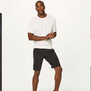Mens Lululemon black T.H.E. Short Linerless 11" size medium